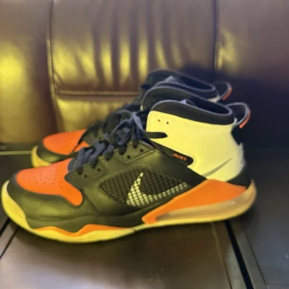 Nike Jordan Max Aura CD7070-108 Black White Total Orange Men's Size 13 - Picture 3 of 10